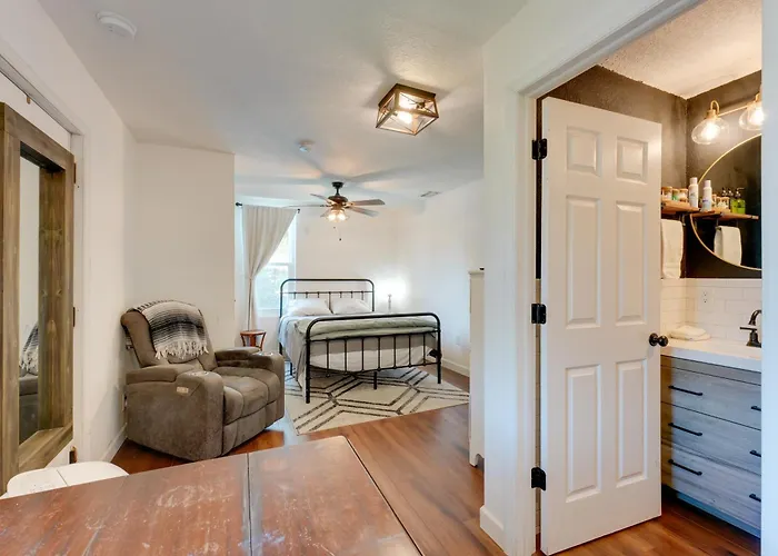 6 Mi To Honeymoon Island: Studio W/ Pool Access