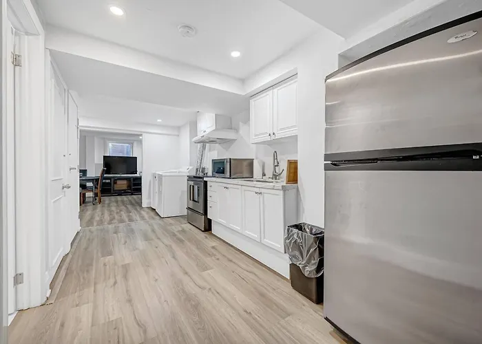 166 Basement - Cozy 3Br Markham Stay, Patio, Parking, Pet-Free