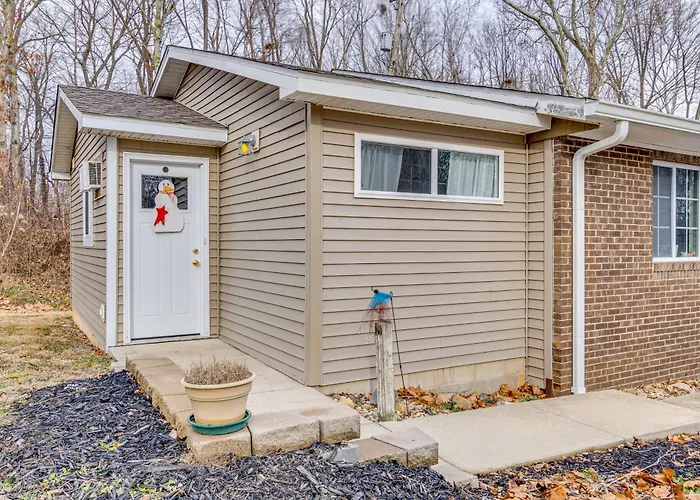 Walkable Delphi Studio On Main Street W/ Parking