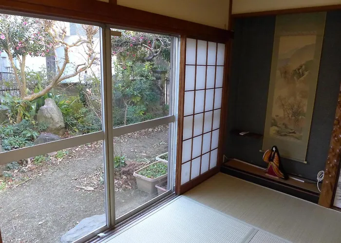 House In Green Valley, 9 People, Garden, Parking, Bbq ! 緑の谷の一軒屋 9人 102M2 庭 駐車場 Bbq 稲田堤駅歩26分 読売ランド前駅バス4分歩8分