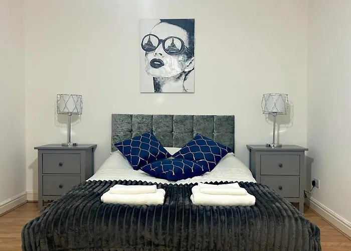 Stunning 5 Bedroom Apartment In Mill Hill Broadway With Parking