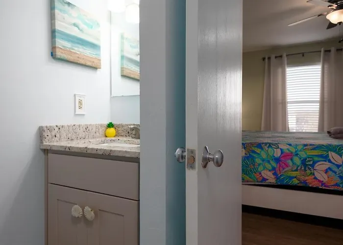 The Salty Pineapple- Ocean Views & Beach Access