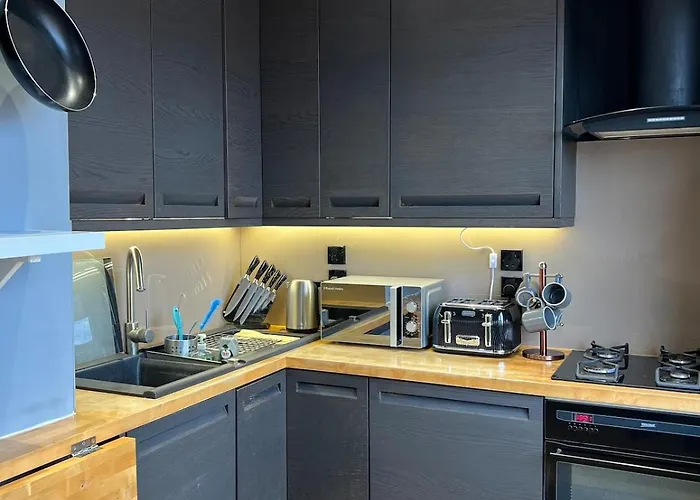 Cozy & Modern Duplex Apartment In Greater Manchester - A Comfortable Retreat