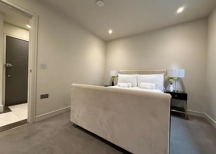 Modern 1Br 1Ba Apartment In Chigwell - Chcl F5
