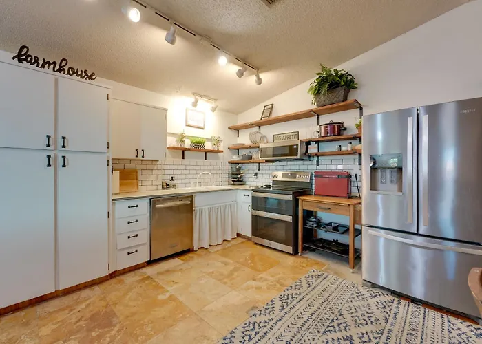 Pool & Patio Access: Breezy Getaway In Palm Harbor