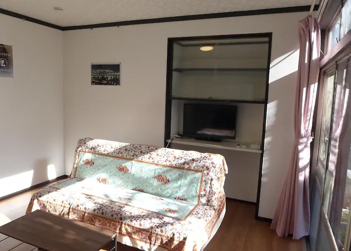 House In Green Valley, 9 People, Garden, Parking, Bbq ! 緑の谷の一軒屋 9人 102M2 庭 駐車場 Bbq 稲田堤駅歩26分 読売ランド前駅バス4分歩8分