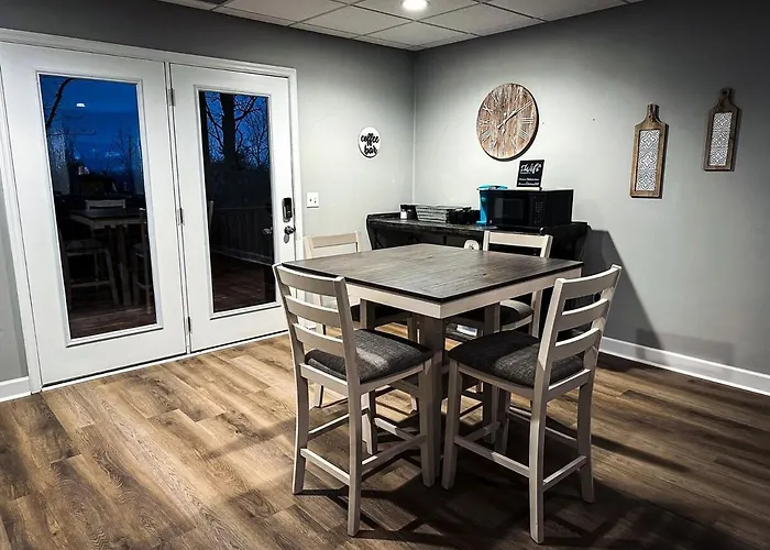 Bohemian Hideaway, Mountain And Valley Views, Pet Friendly