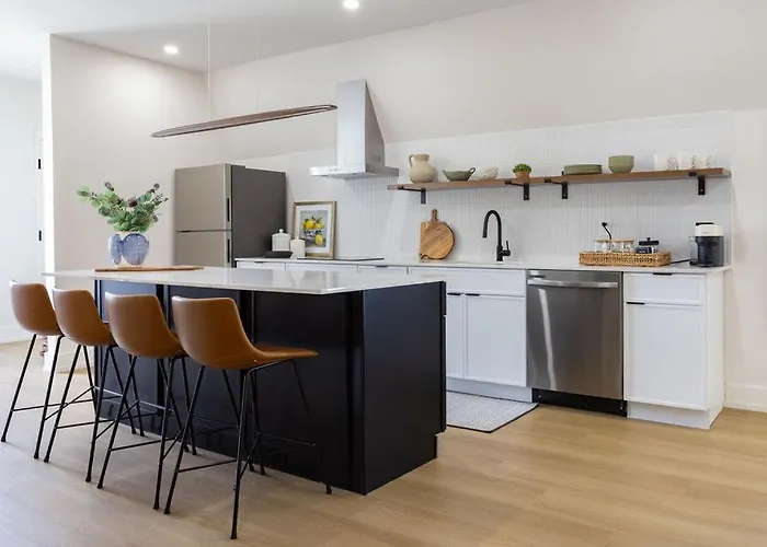 Excellence By Urooms Apartments Near Nyc And Newark Airport With Parking