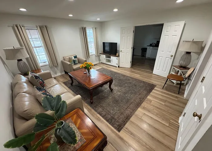 Spacious 2Br Apartment Near Toledo, Sylvania & Mi