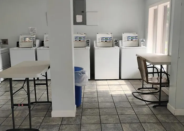 1 King Bedroom 1 Bath Apt With Full Kitchen 127