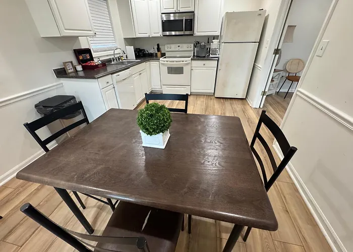 Spacious 2Br Apartment Near Toledo, Sylvania & Mi