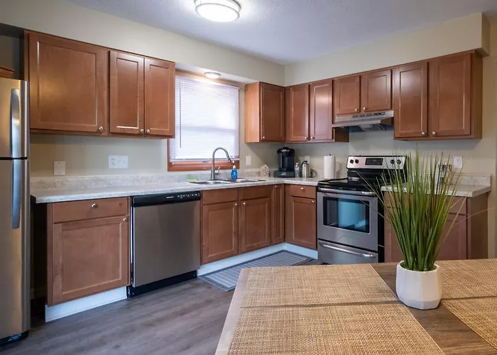 Lovely West Akron Home With Attached Private Garage