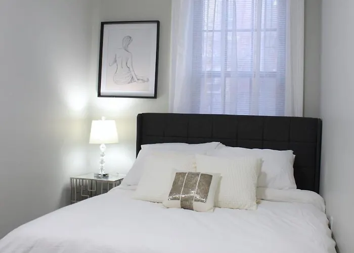 Beautiful 2 Bed 2 Bath Soaker Tub