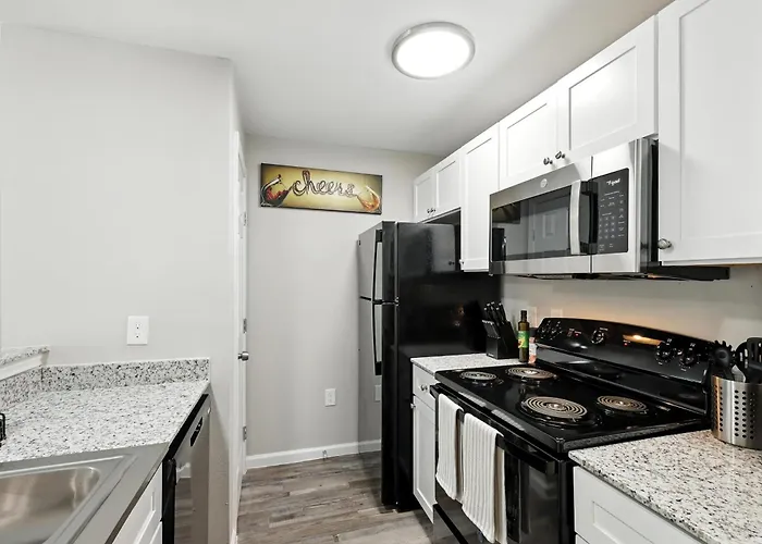 10 Mins From Downtown Dallas Pool & Gym