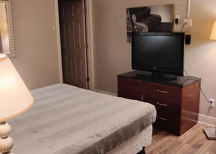 1 King Bedroom 1 Bath Apt With Full Kitchen 127
