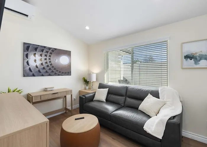 Luxury 1Br Suite Kitchen, Fireplace, Laundry, Bbq