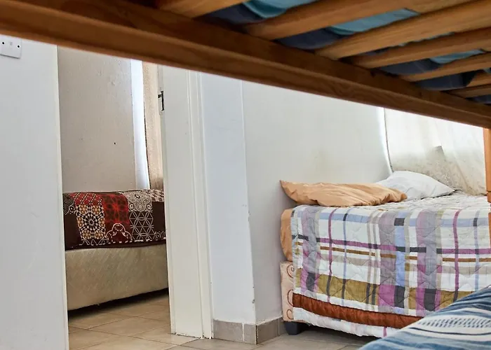 Castille Lodge Avenues - No Power Cuts, Netflix, Dstv, Sleeps Max 9