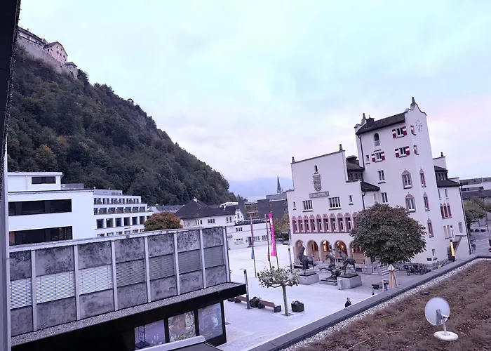Trewia 8 - Modern Apartment Vaduz Center - Free Parking