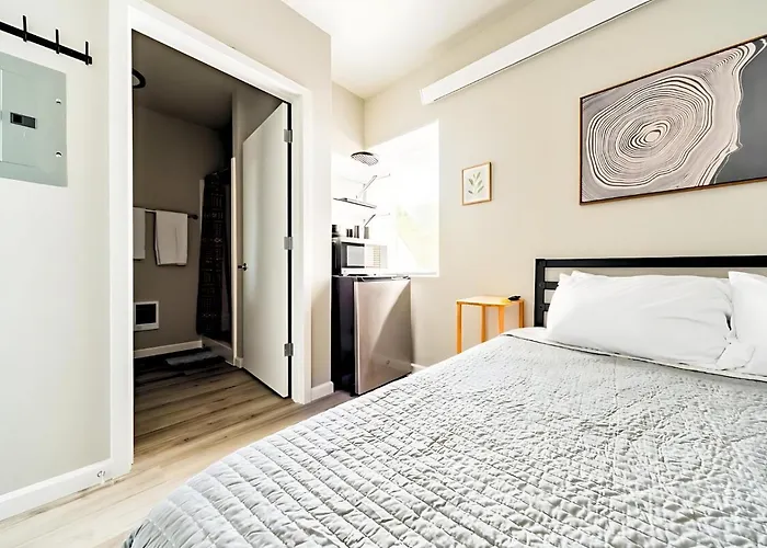 Cozy Micro Suite Unit 7 Sleeps 2 Minutes To Downtown