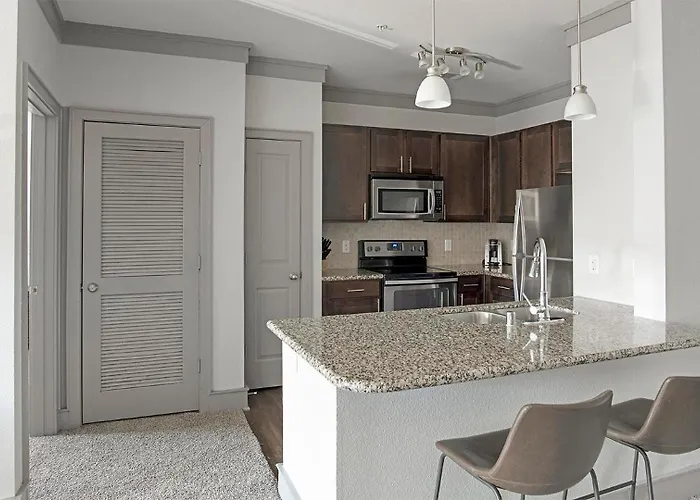 Landing Stunning 3Bd Clubhouse