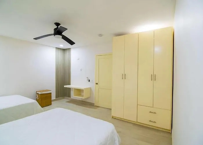 Summer Bay Luxury Suite - West End - Roatan