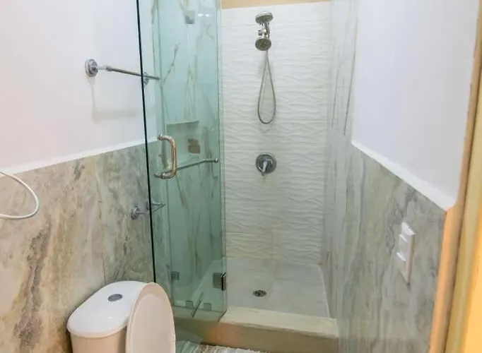 Summer Bay Luxury Suite - West End - Roatan