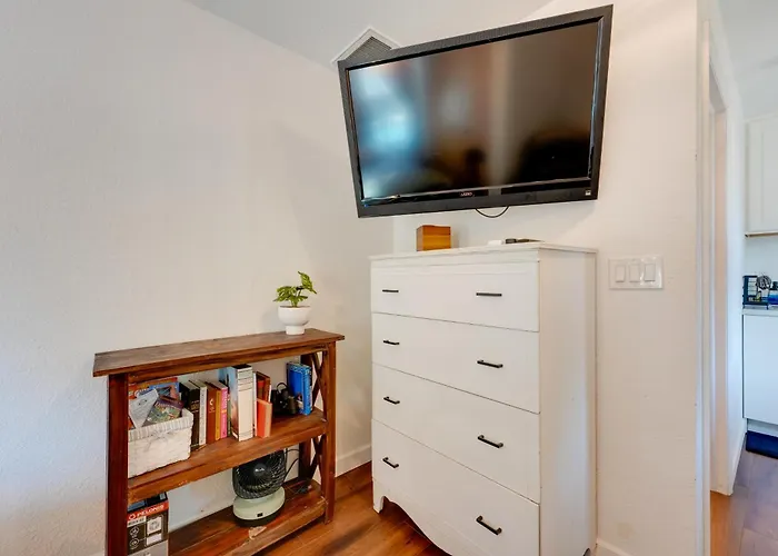 6 Mi To Honeymoon Island: Studio W/ Pool Access