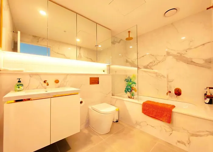 1709 - Box Hill High Rised 3B2B Large Balcony City View Swimming Pool Gym Free Parking