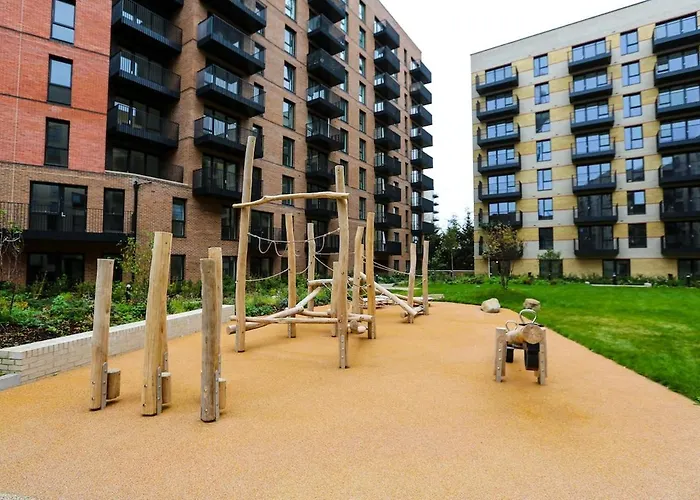 2Br Flat - Walk To Elizabeth Line - Free Parking