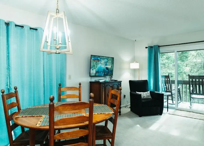 Three Little Pines Condo 2Bd 2Ba With Seasonal Pool Close To Village And Pinehurst Resort