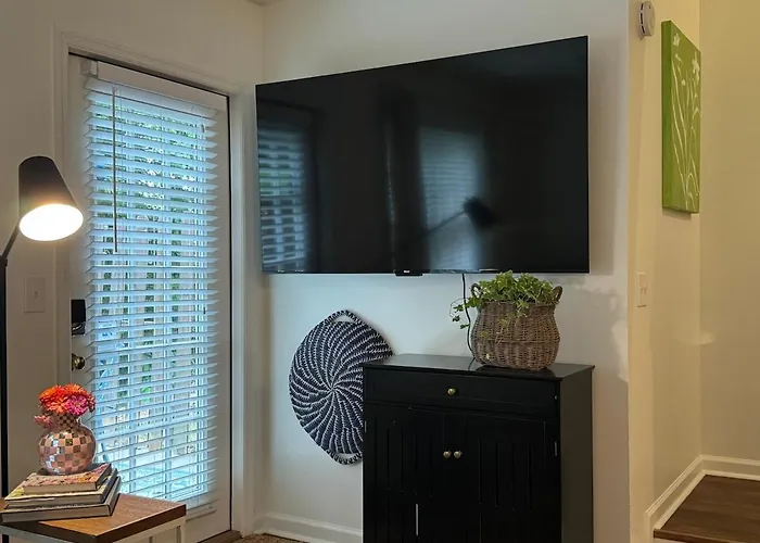Lovely 2Br 3Ba Condo