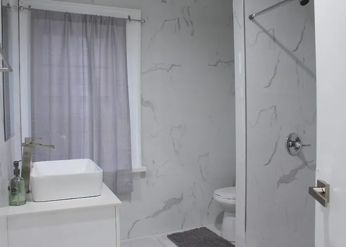 2 Bedroom 1 Bath Trendy Apt Downtown Albany