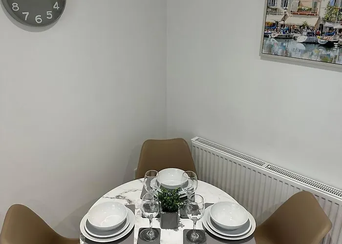 Olive House By Shortstays4U! A Lovely 2Bedroom House In Town Centre!