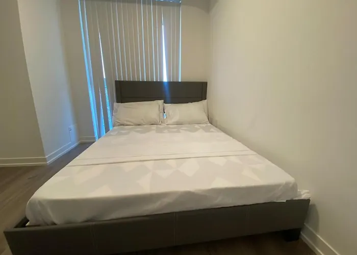 Luxury 2 Bed Apartment In Vaughan Near Wonderland!