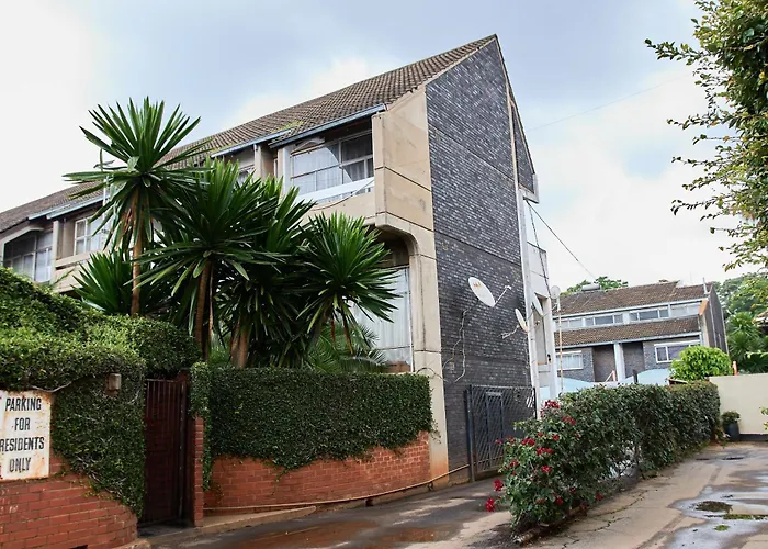 Castille Lodge Avenues - No Power Cuts, Netflix, Dstv, Sleeps Max 9