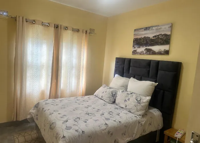 Hatfield - Staylax Manor 3
