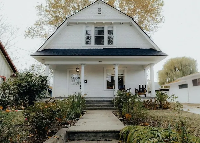 Wine Country Retreat | Downtown, Private, Fire Pit