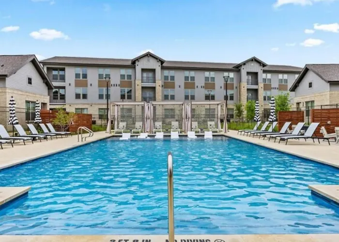 A Plus Location Workerfriendly Kingbed Pool Gym Modern