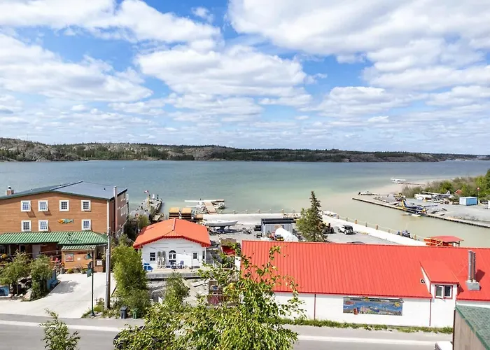 Aurora Views From 2 Bedroom Apartment By Lake