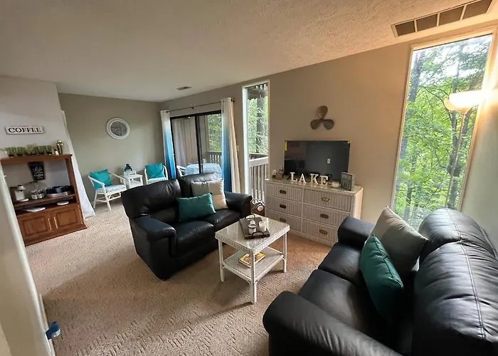Family Fun Lake Getaway In Jamestown With Pool