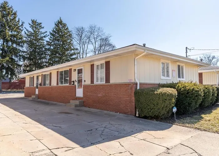 Akron 2 Bed 1 Bath Flight Themed Oasis Dog Friendly
