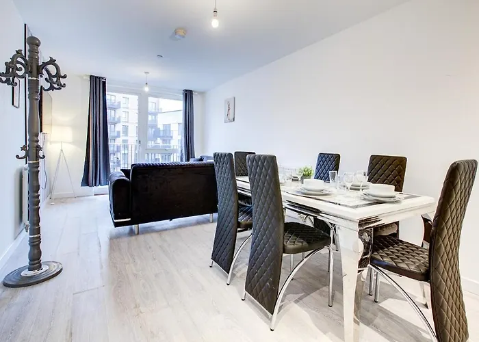 2Br Flat - Walk To Elizabeth Line - Free Parking