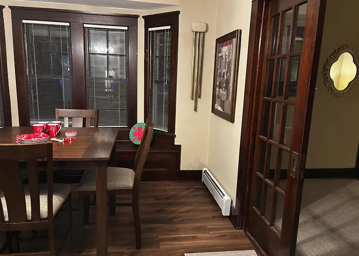 The Inn On Holgate Avenue Suite III