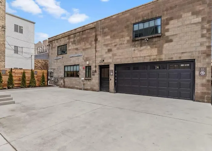 Downtown Luxe Historic Roots & Private Parking
