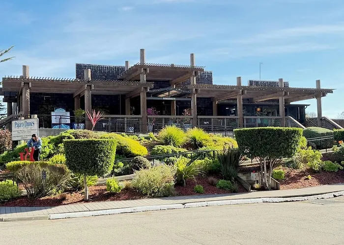 Oceanfront Top Floor Premium One Bedroom, Incredible Panoramic View Of Monterey Bay!