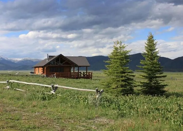 Tall Pines Lodge - Snowy Winter Escape -Hot Tub