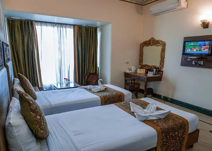 In Luxury hotels Nahargarh Haveli-Near Train Station Metro