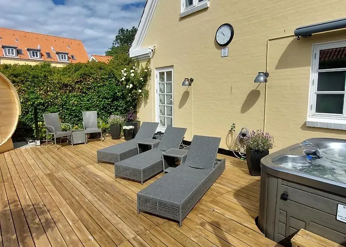 Toftegarden Guesthouse - Apartments & Rooms