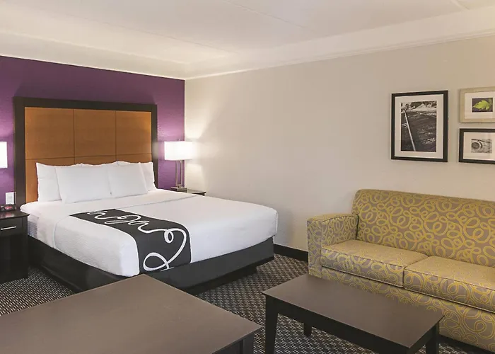 La Quinta By Wyndham Orlando Airport North - On Property Food Trucks & Free Airport Shuttle!