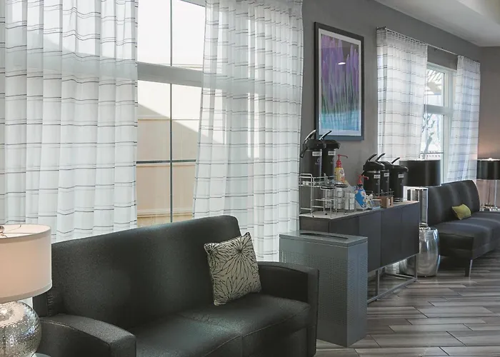 La Quinta By Wyndham Orlando Airport North - On Property Food Trucks & Free Airport Shuttle!